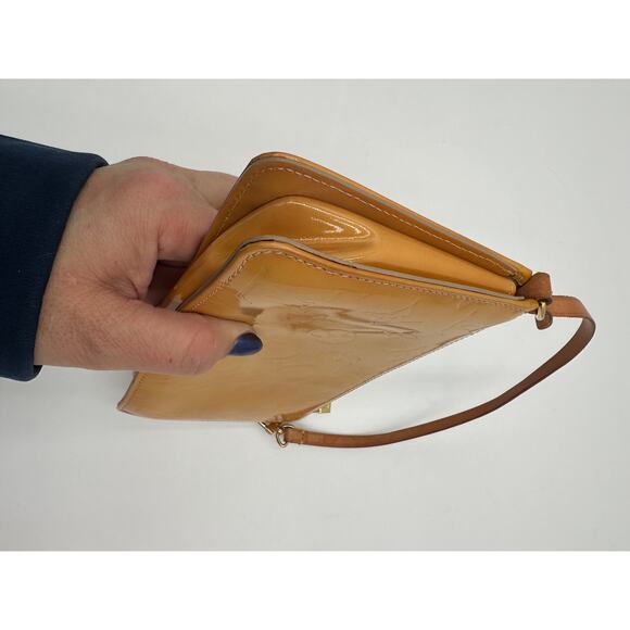 Louis Vuitton Verni Pochette - Picture 10 of 16